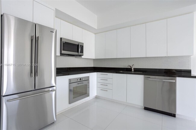 Building Photo - 92 SW 3rd St