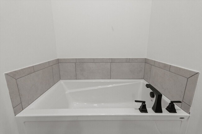 Building Photo - Charming and Spacious 4-Bedroom Home with Bonus Room and Private Backyard