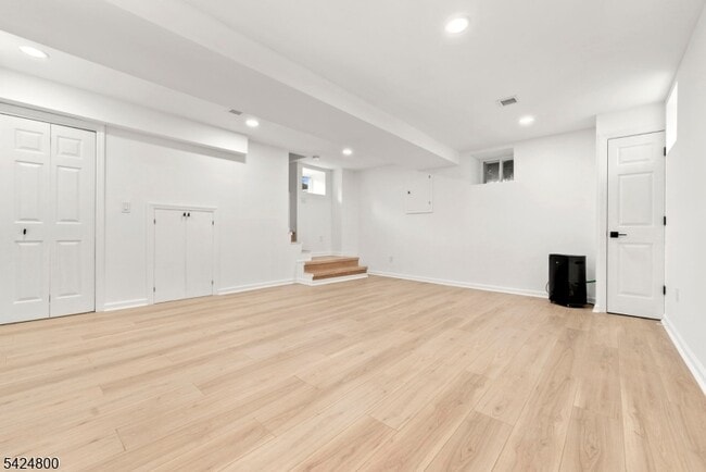 Building Photo - 40 Edgewood Rd