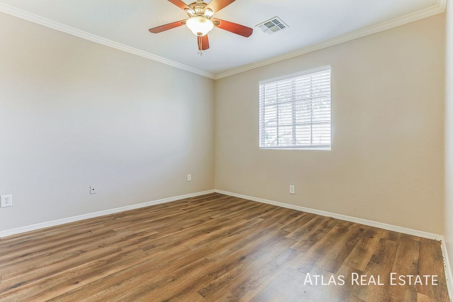 Building Photo - 912 E Mayfield Cir