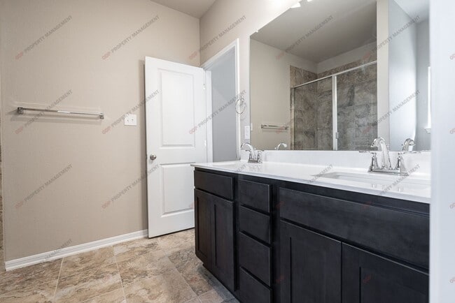 Building Photo - 1242 Lakeway Crossing Dr