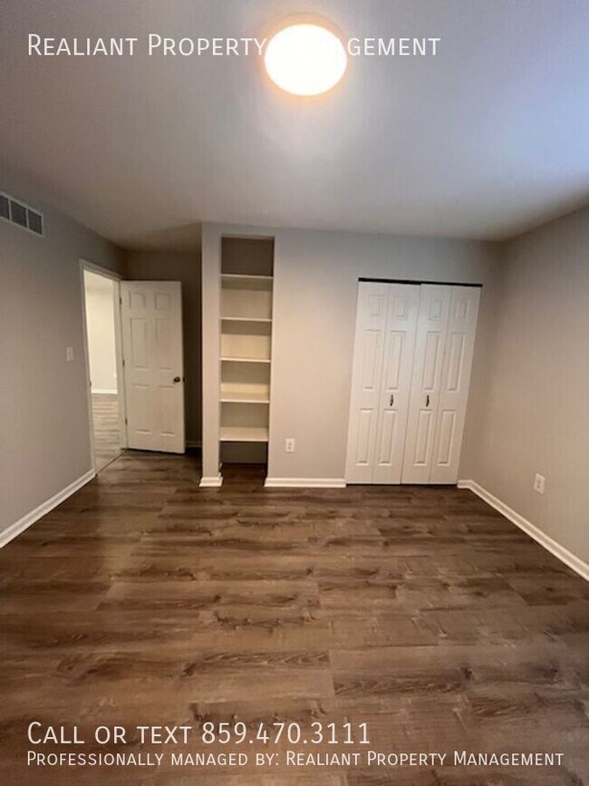 Building Photo - 353 Chase Pl