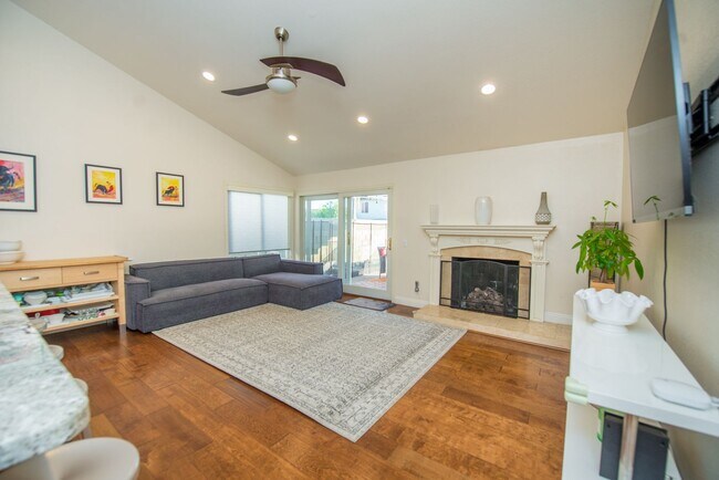 Building Photo - Fountain Valley