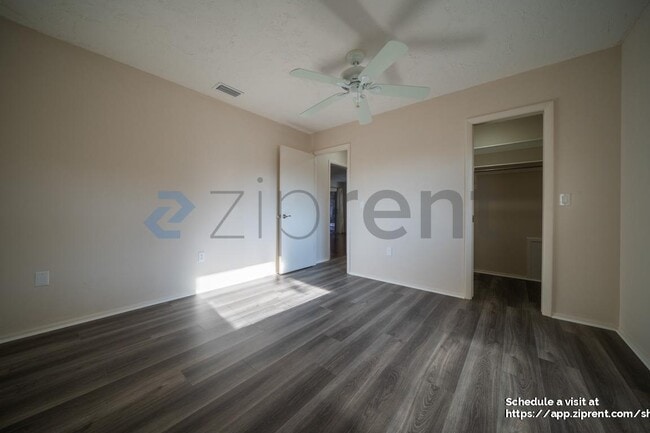 Building Photo - 468 Laurencin Dr