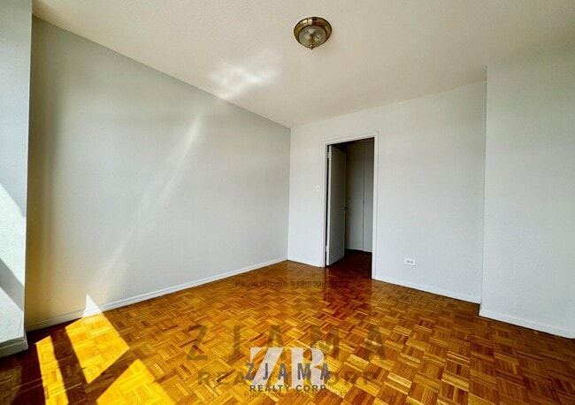 Building Photo - 160 Parkside Ave