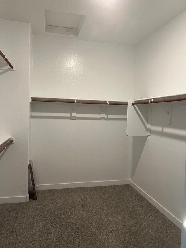 Building Photo - 9922 E Tahoe Ave