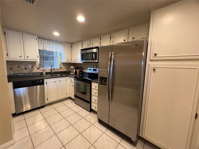 Primary Photo - 3150 W Rolling Hills Cir