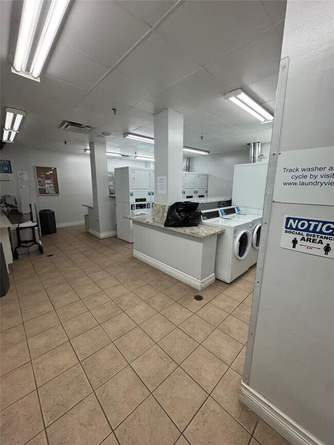 Building Photo - 850 N Miami Ave