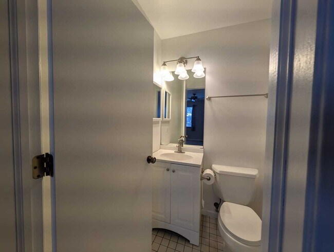 Building Photo - 205 Glasgow Ln