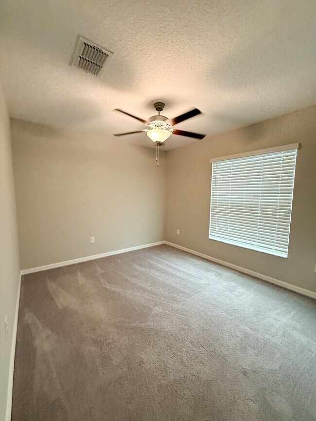 Building Photo - LIKE NEW 4-Bedroom, 2 Bath home in Triple ...