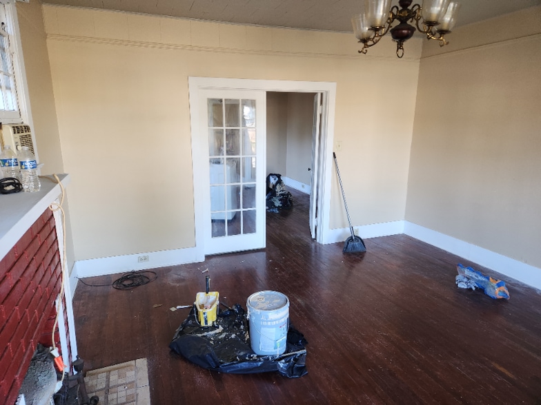 Building Photo - 131B Center St