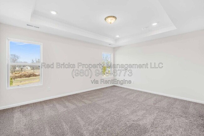 Building Photo - 4053 Lawnview Dr