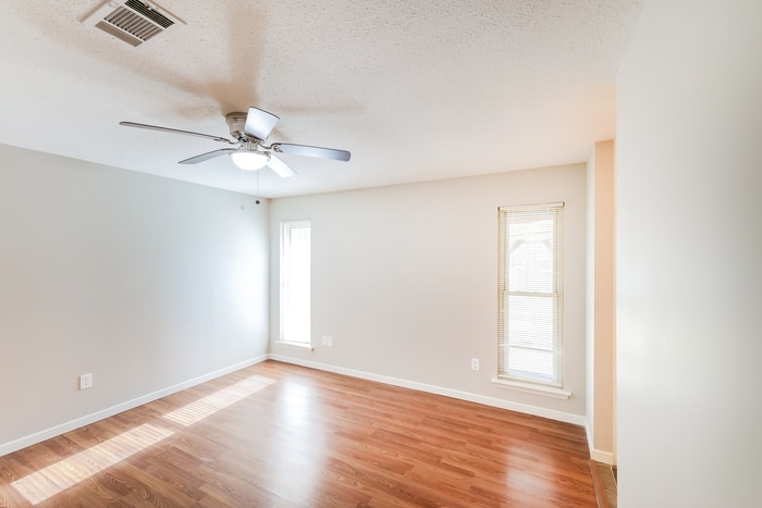 Building Photo - 169 Hazelcrest Dr