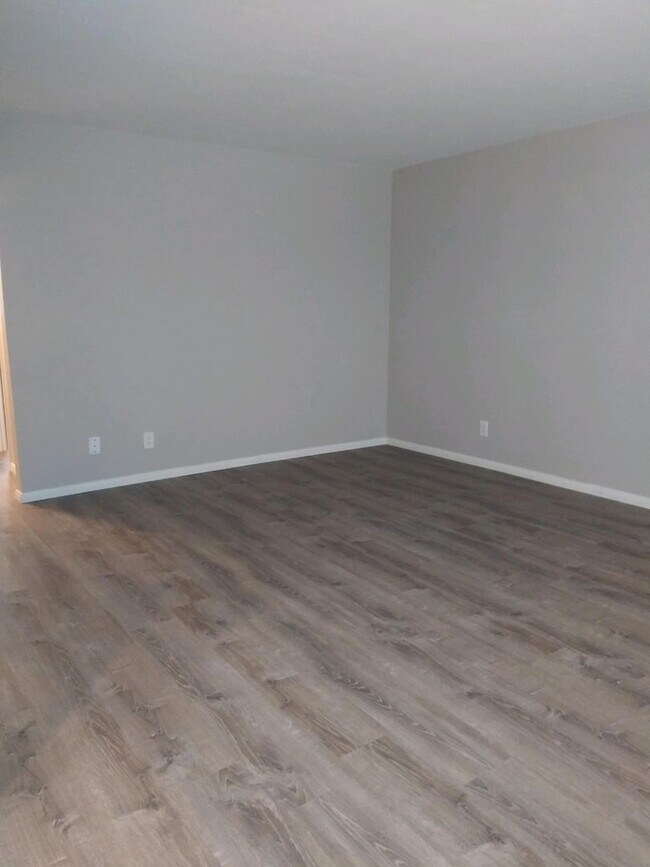 Building Photo - 3686 Third Avenue