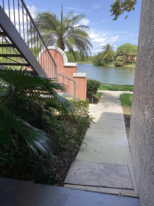 Building Photo - 1385 Crystal Way