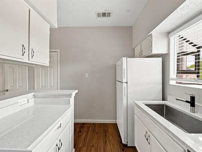 Building Photo - 9507 Kempler Dr