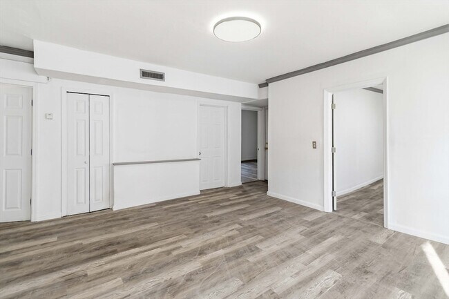 Building Photo - 43 Orient St
