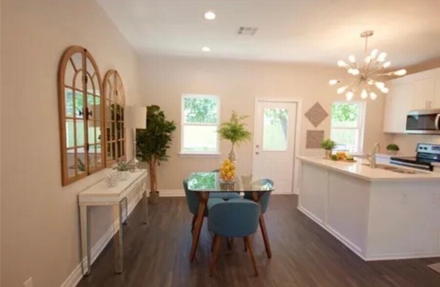 Building Photo - 210 Garrotsville St