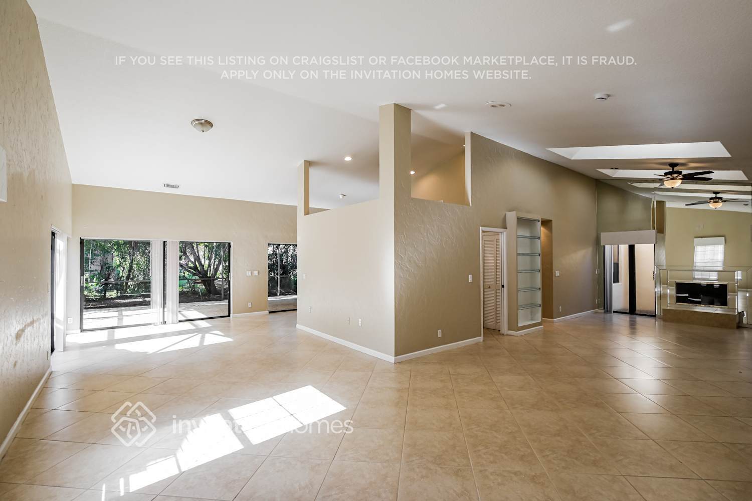 Building Photo - 7045 Golf Pointe Cir