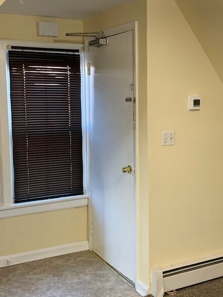 Building Photo - 501 Shore Rd