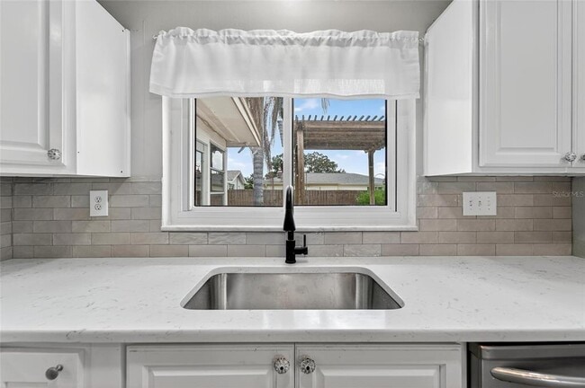 Building Photo - 2127 Scotland Dr