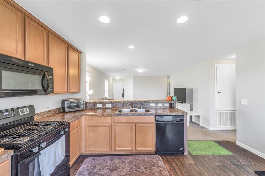 Building Photo - 1617 Perennial Ln