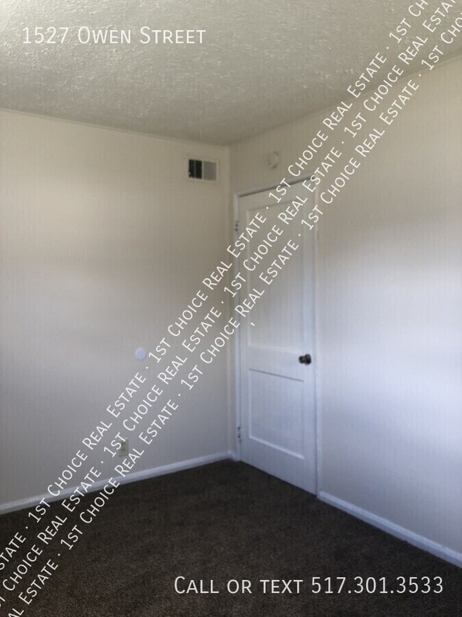 Building Photo - 1527 Owen St