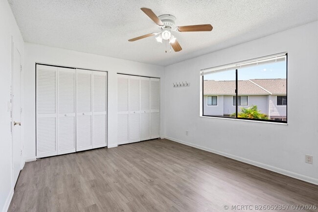 Building Photo - 2305 Seaside Dr