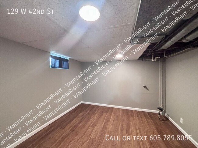 Building Photo - 129 W 42nd St