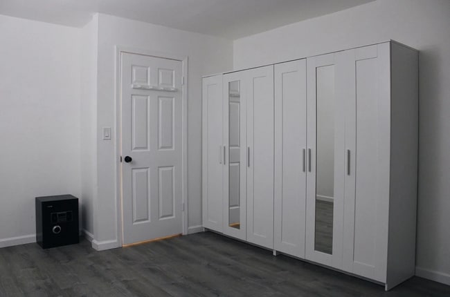 Building Photo - Great condo unit in a gated community.