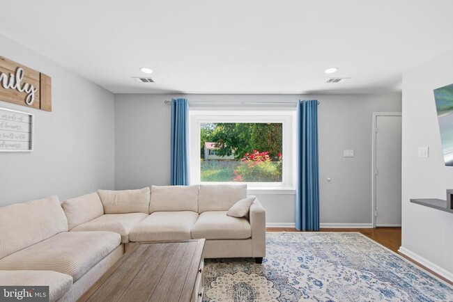 Building Photo - 9120 Huber Ct
