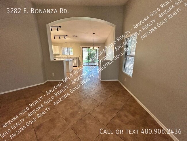 Building Photo - 3282 E Bonanza Rd