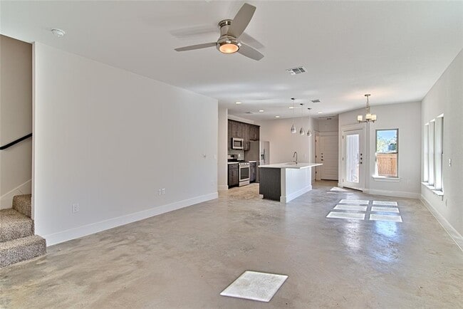 Building Photo - 8103 West Gate Blvd