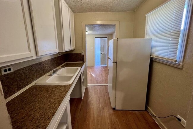 Building Photo - 514 Ruddy St