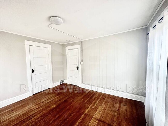 Building Photo - 3114 School St