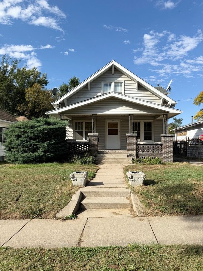 Building Photo - 707 S Fairmount St