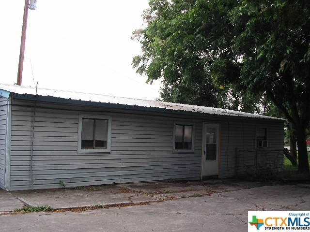 Building Photo - 1910 FM2673