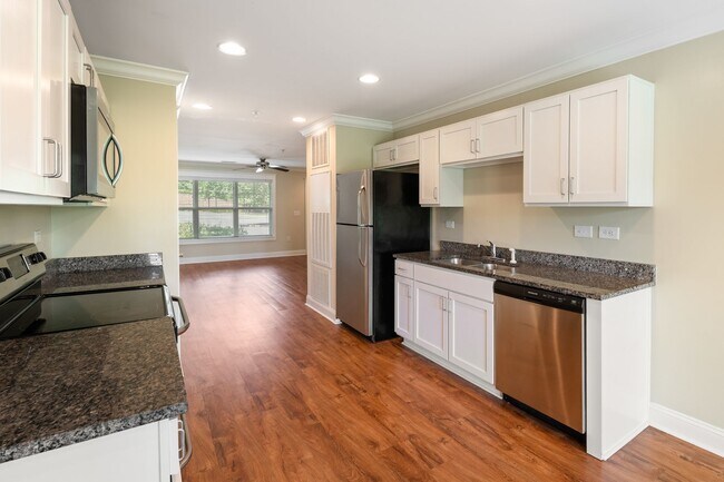 Building Photo - 3 Bedroom Flat Available at the Woodlands - REDUCED DEPOSIT