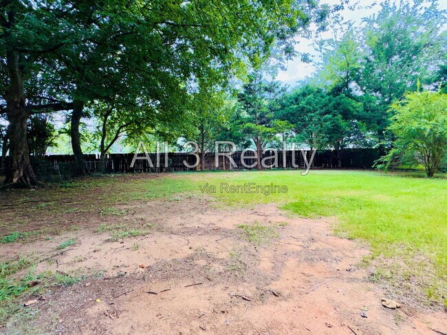 Building Photo - 2905 Willow Ln Dr