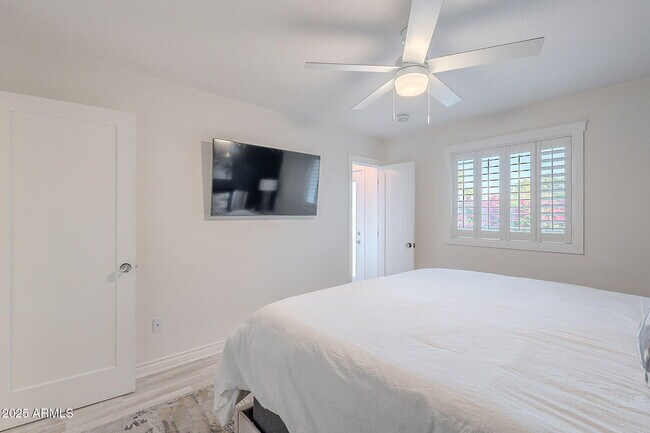 Building Photo - 8263 E Cypress St