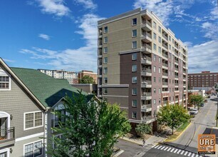 Building Photo - Lake Plaza #904- 3BD/2BA 2025-2026
