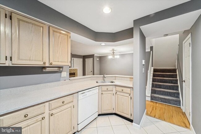 Building Photo - 606 Oswego Ct