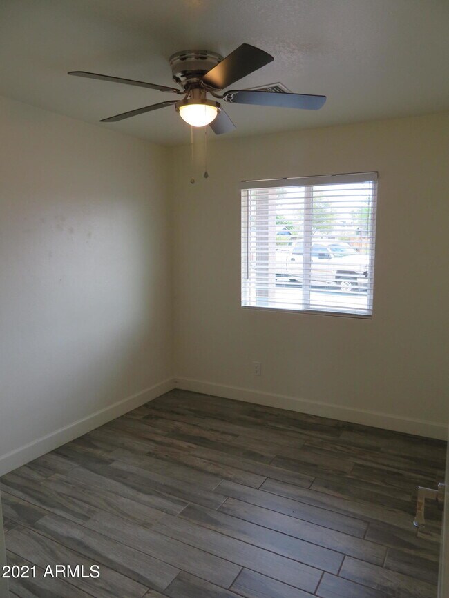 Building Photo - 2156 E Jerome Ave