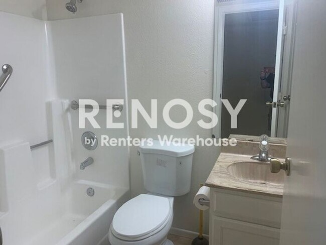 Building Photo - Ideal 2 BD/2 BA/2 CG Townhome with Community Pool Near Olive & 67th in Peoria!