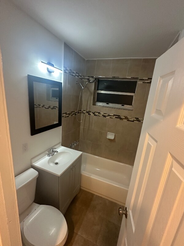 Building Photo - 731 SW 8th Ave