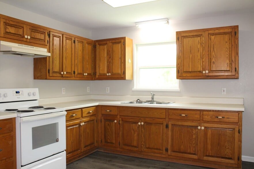 Building Photo - 1045 W Pecan St