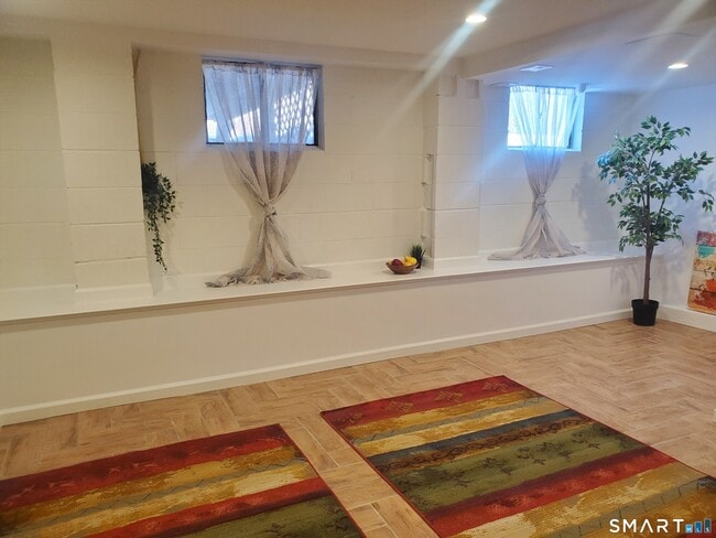 Building Photo - 42 County St