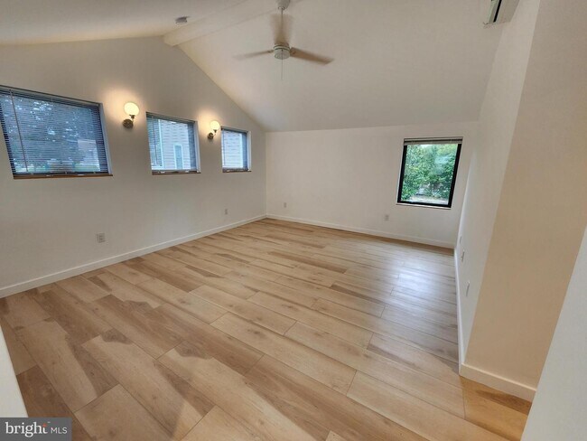 Building Photo - 1048 Prospect St