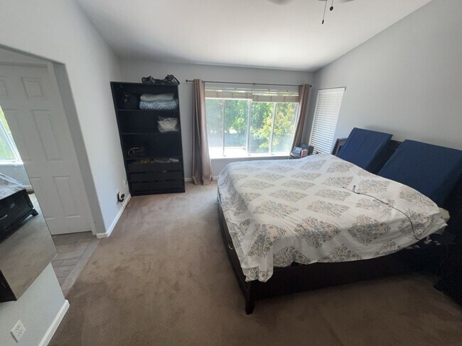 Building Photo - Spacious East Davis Home available in July!