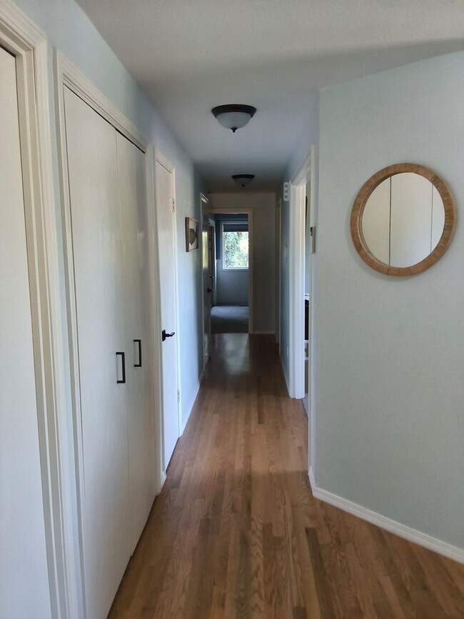 Building Photo - Edgewood Rambler